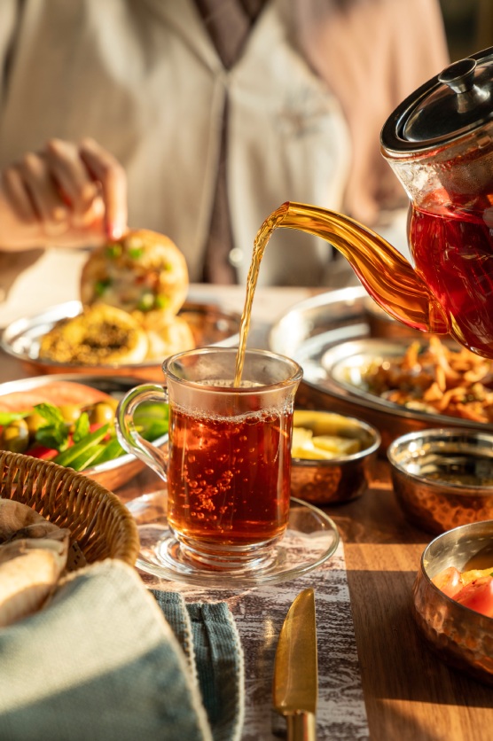 lebanese tea served with traditional mezze at ghusoun restaurant in jeddah